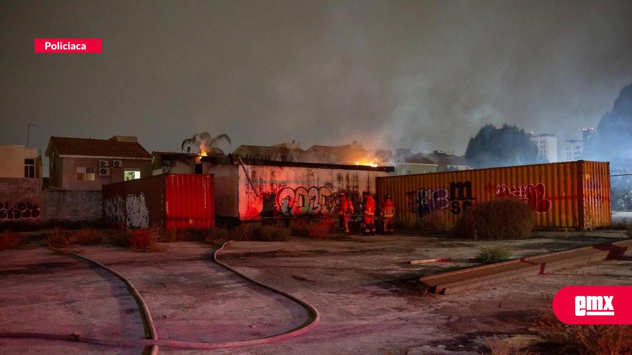 EMX-Incendio consume casa móvil abandonada en la Tercera Etapa del Río Tijuana