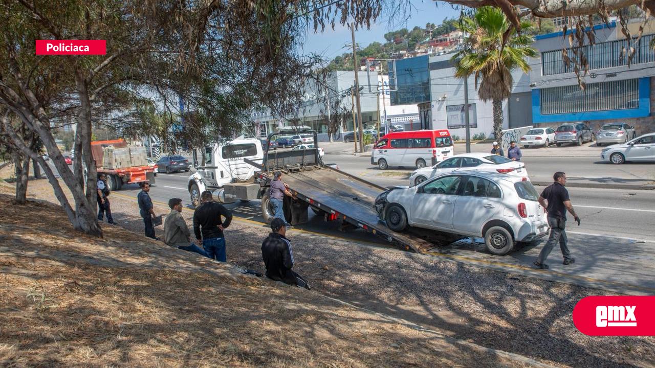 EMX-Vehículo se impacta contra camión de carga en Vía Rápida Oriente