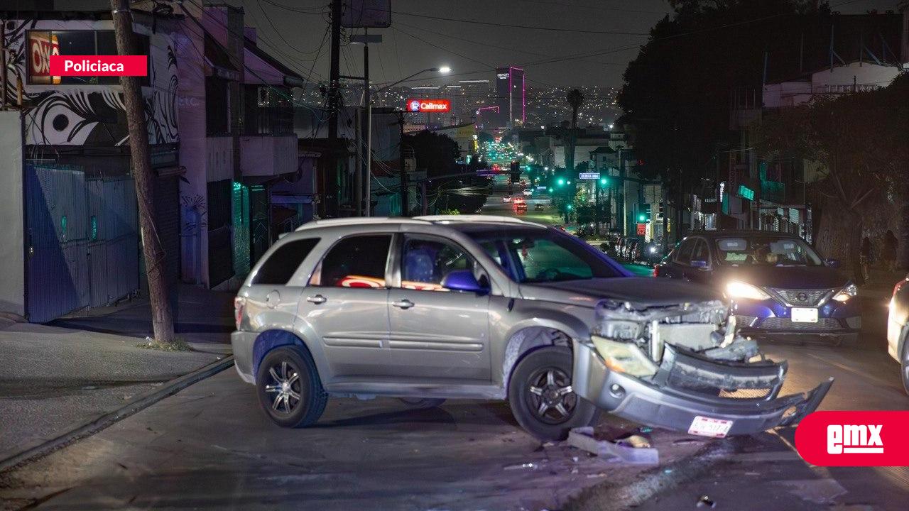 EMX-Accidente-vehicular-en-la-Zona-Centro;-sin-lesionados