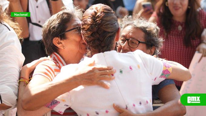 EMX-En-el-Día-de-las-Madres,-la-Presidenta-Claudia-Sheinbaum-felicita-a-las-mamás-de-todo-el-país-y-a-las-mamás-mexicanas-que-viven-en-EU