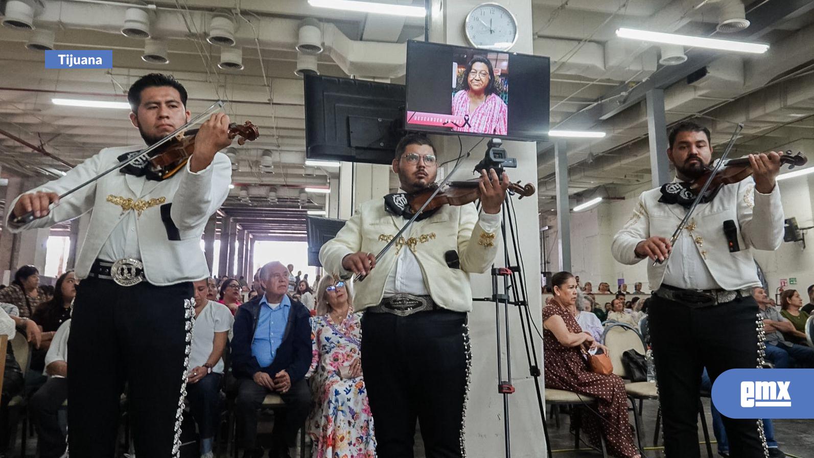 EMX-Mariachi-y-misa-especial-en-honor-a-las-madres-en-la-Catedral-Metropolitana-de-Tijuana