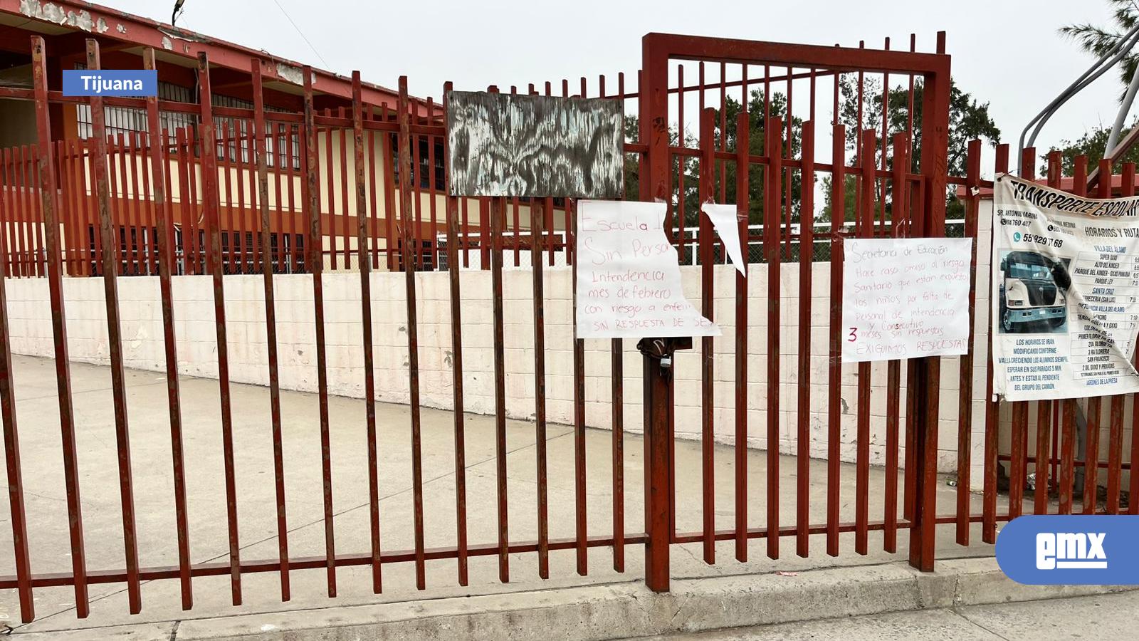 EMX-Toman-primaria-en-Villas-de-Baja-California-por-falta-de-intendente