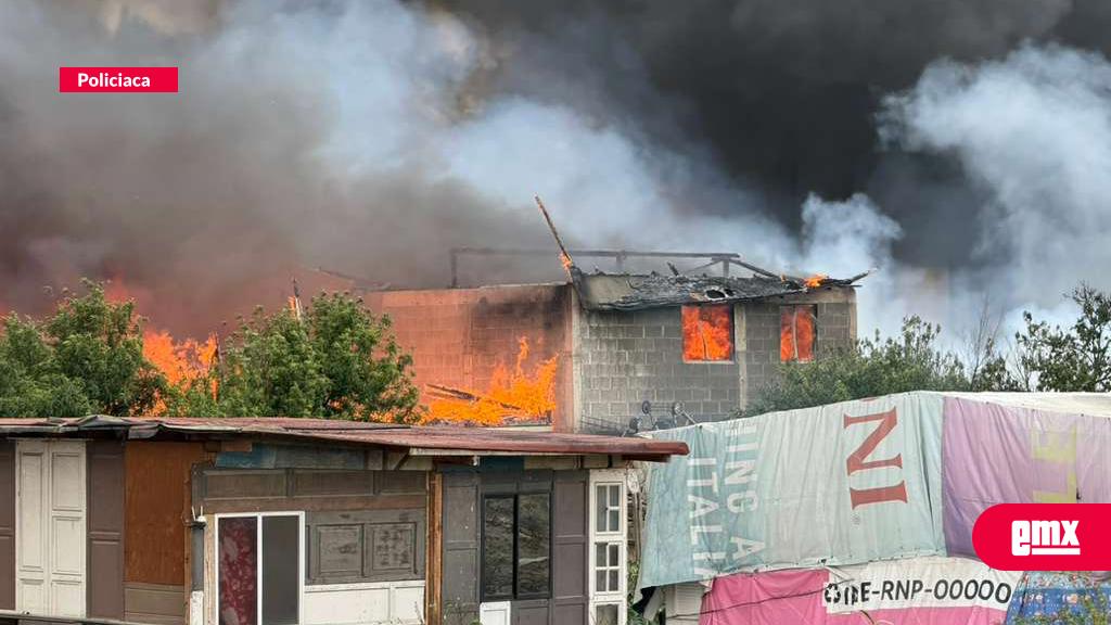 EMX-#ALMOMENTO-Fuerte-incendio-consume-viviendas-sobre-la-Vía-Rápida-Alamar
