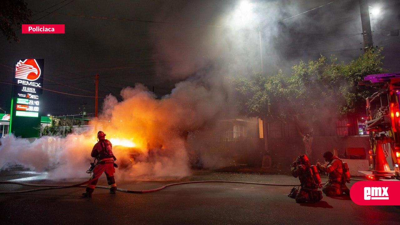 EMX-Incendian-pick-up-abandonado-en-la-Zona-Centro