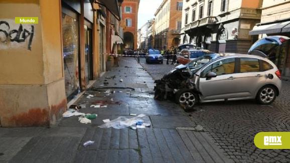 EMX-Un-auto-arrolla-a-peatones-en-Módena,-Italia;-hay-8-heridos,-4-de-ellos-graves
