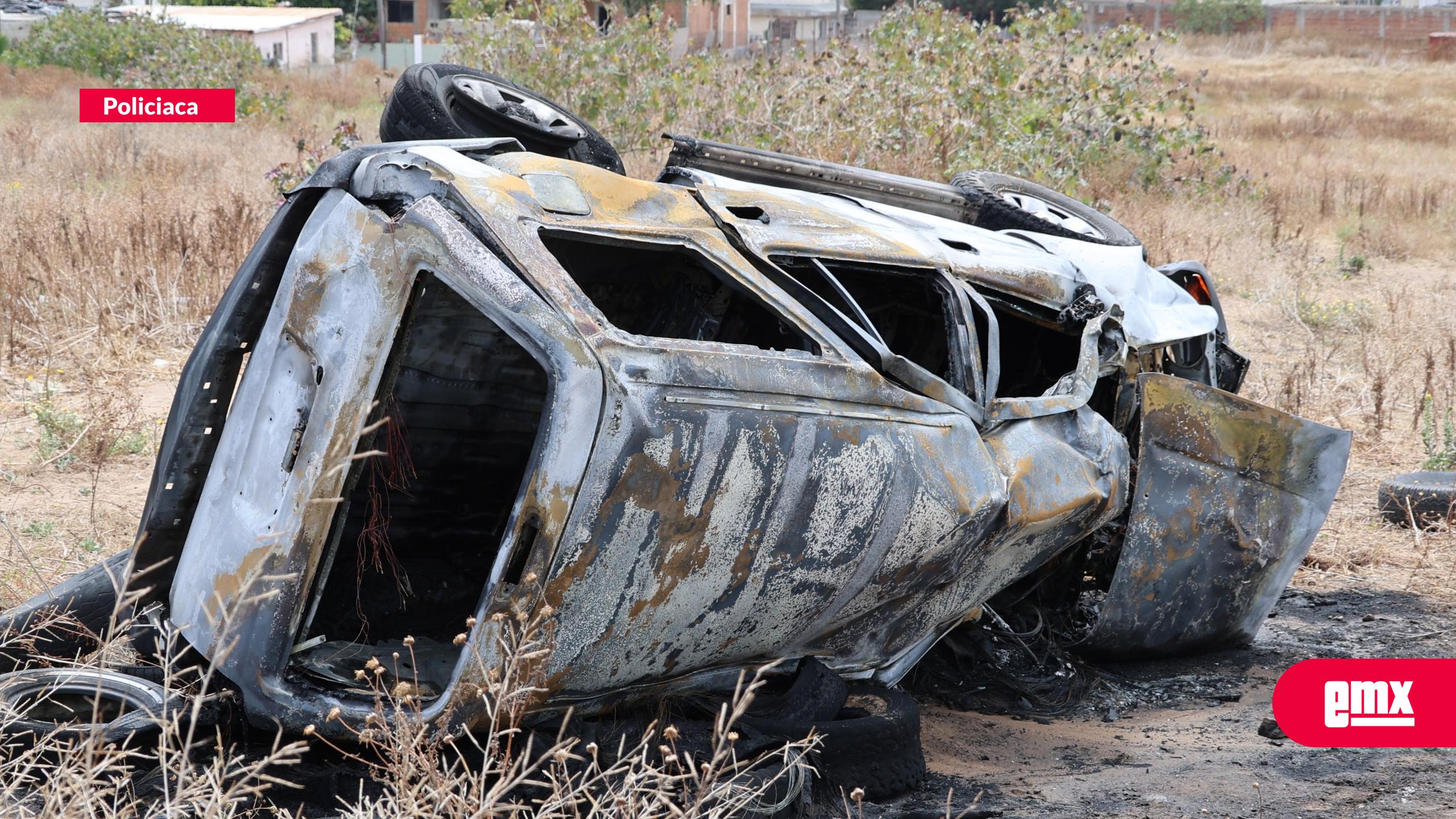 EMX-Camioneta-vuelca-y-se-incendia-sobre-la-carretera-escénica-en-Rosarito
