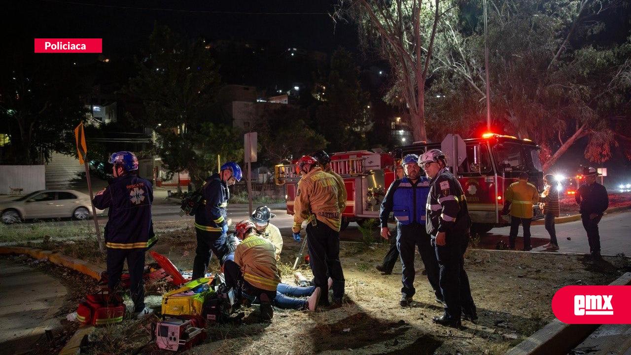 EMX-Menor-y-su-madre-resultan-lesionados-tras-accidente-en-el-bulevar-Periférico