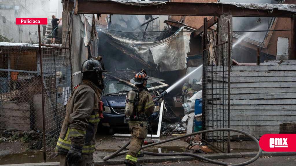 EMX-Incendio-daña-parte-superior-de-vivienda-en-Camino-Verde
