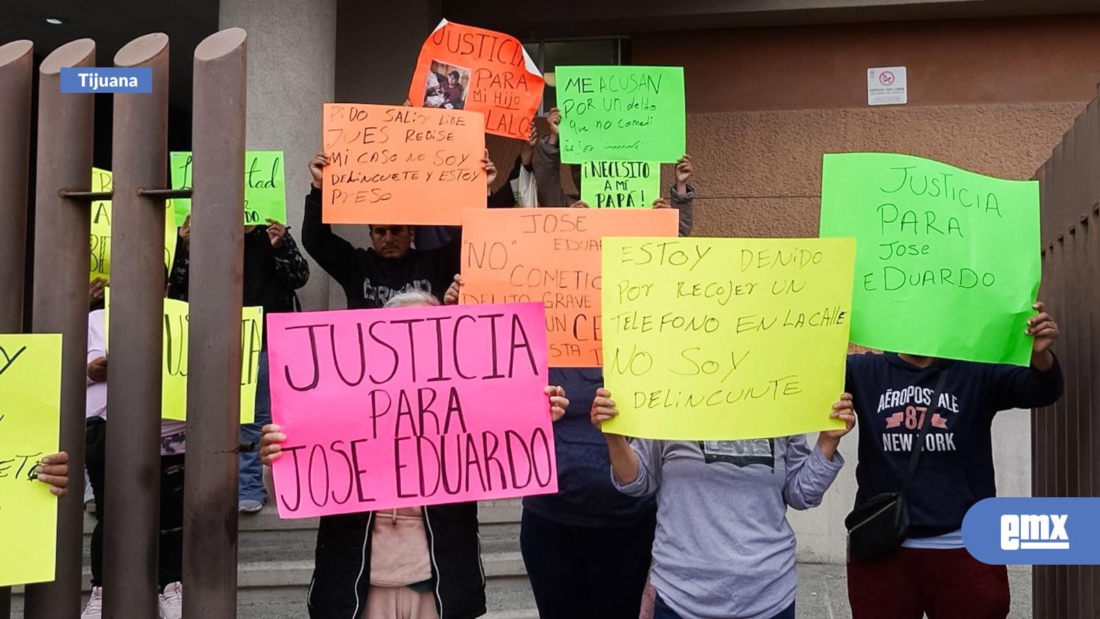 EMX-“Su único pecado fue encontrar un teléfono”: madre de José Eduardo exige su liberación en juzgados de La Mesa