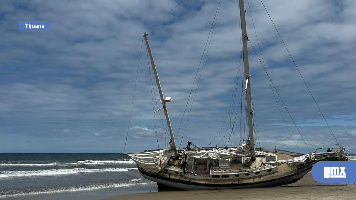 EMX-Barco encallado sorprende a visitantes en Playas de Tijuana
