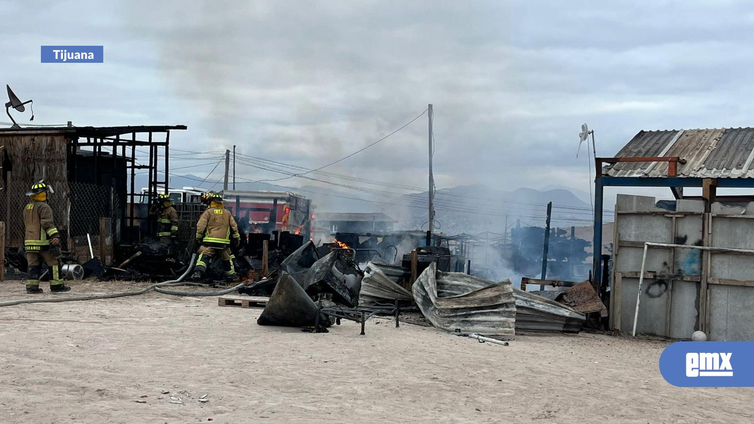EMX-Voraz-incendio-destruye-los-patrimonios-de-dos-familias-en-Ejido-Lázaro-Cárdenas