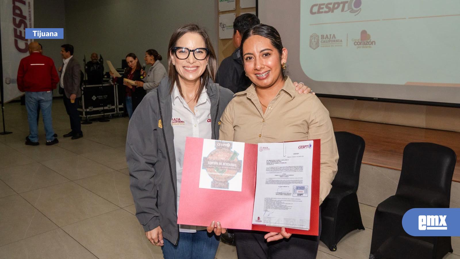 EMX-Fortalece-Mónica-Vega-el-control-de-descargas-residuales-con-entrega-de-permisos-a-empresas-de-Tijuana