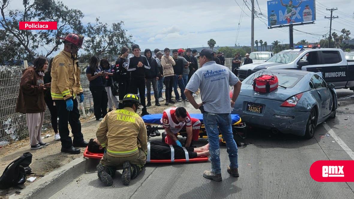 EMX-Accidente-múltiple-deja-varios-heridos-frente-a-la-UABC