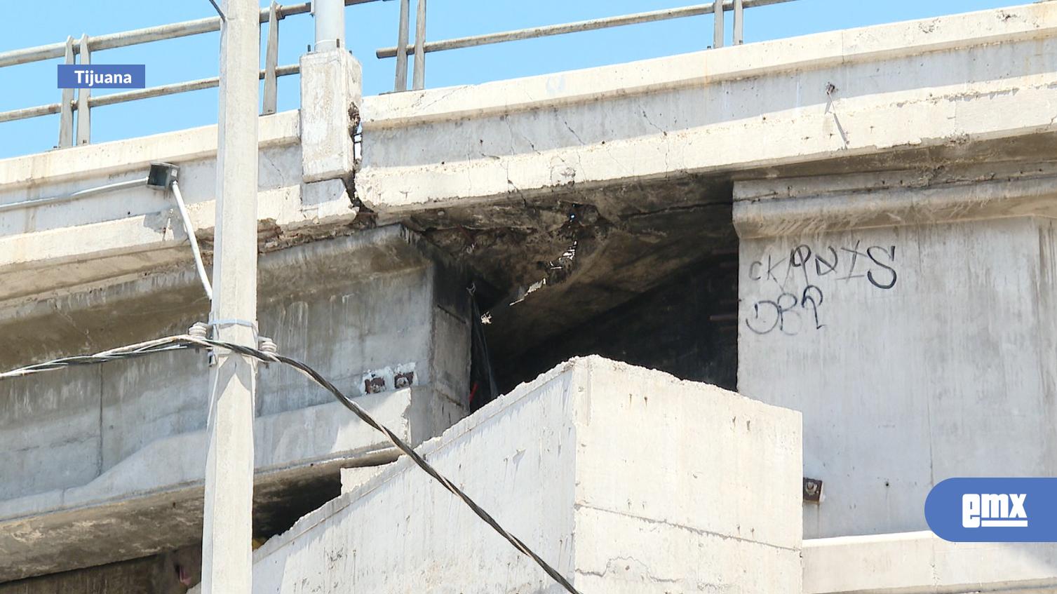 EMX-Preocupados tijuanenses por gran grieta en el Puente del Chaparral 
