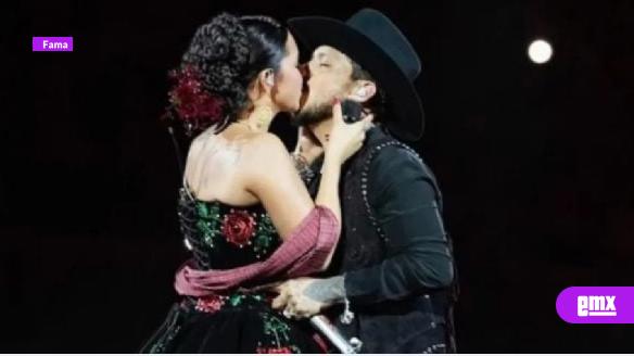 EMX-Ángela-Aguilar-reaparece-junto-a-Nodal-y-protagonizan-romántico-momento-frente-a-miles-de-fans