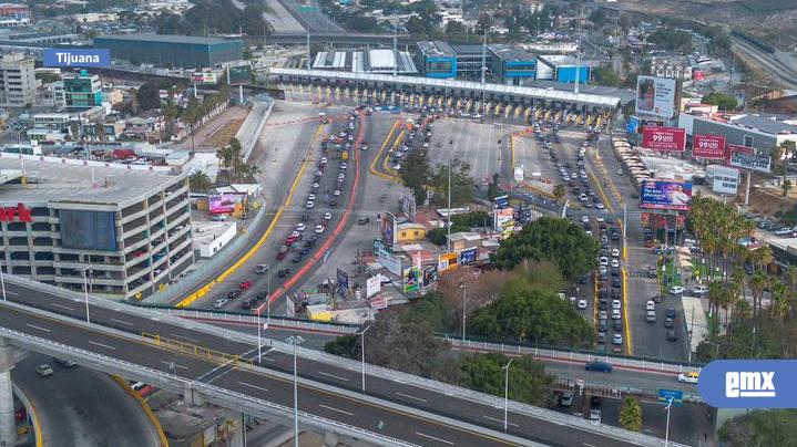 EMX-Carga-vehicular-en-el-cruce-fronterizo-de-San-Ysidro