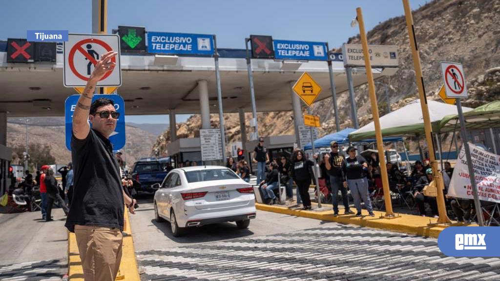 EMX-Profesores-de-la-CNTE-liberan-casetas-en-Tijuana–Mexicali