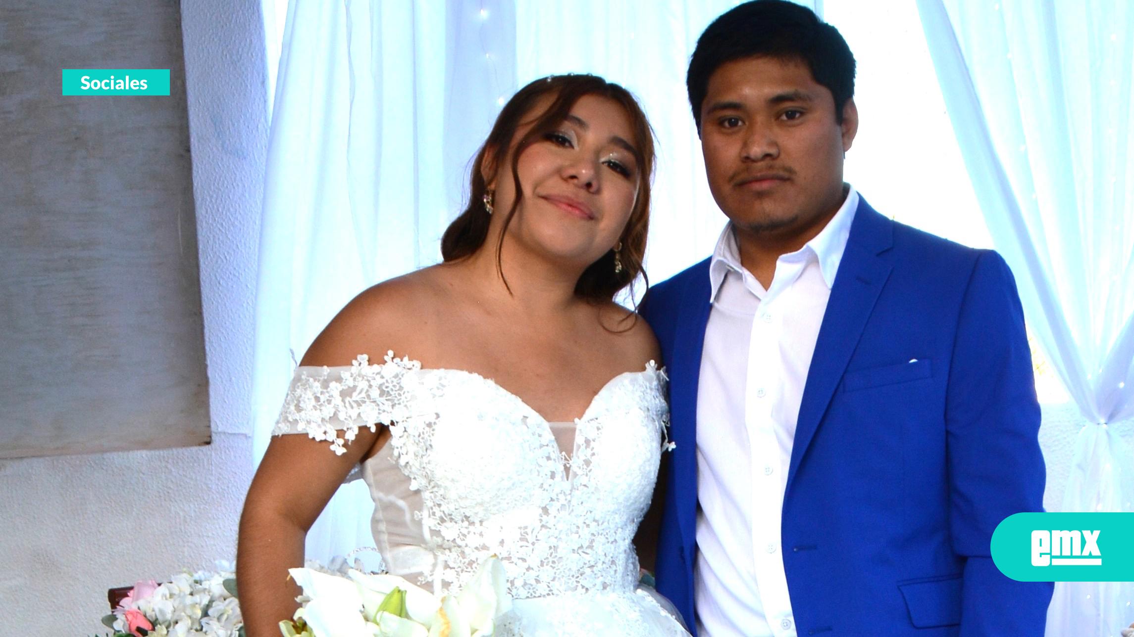 EMX-Elegante-boda-civil-de-Priscila-Alarcón-y-Luis-Santos