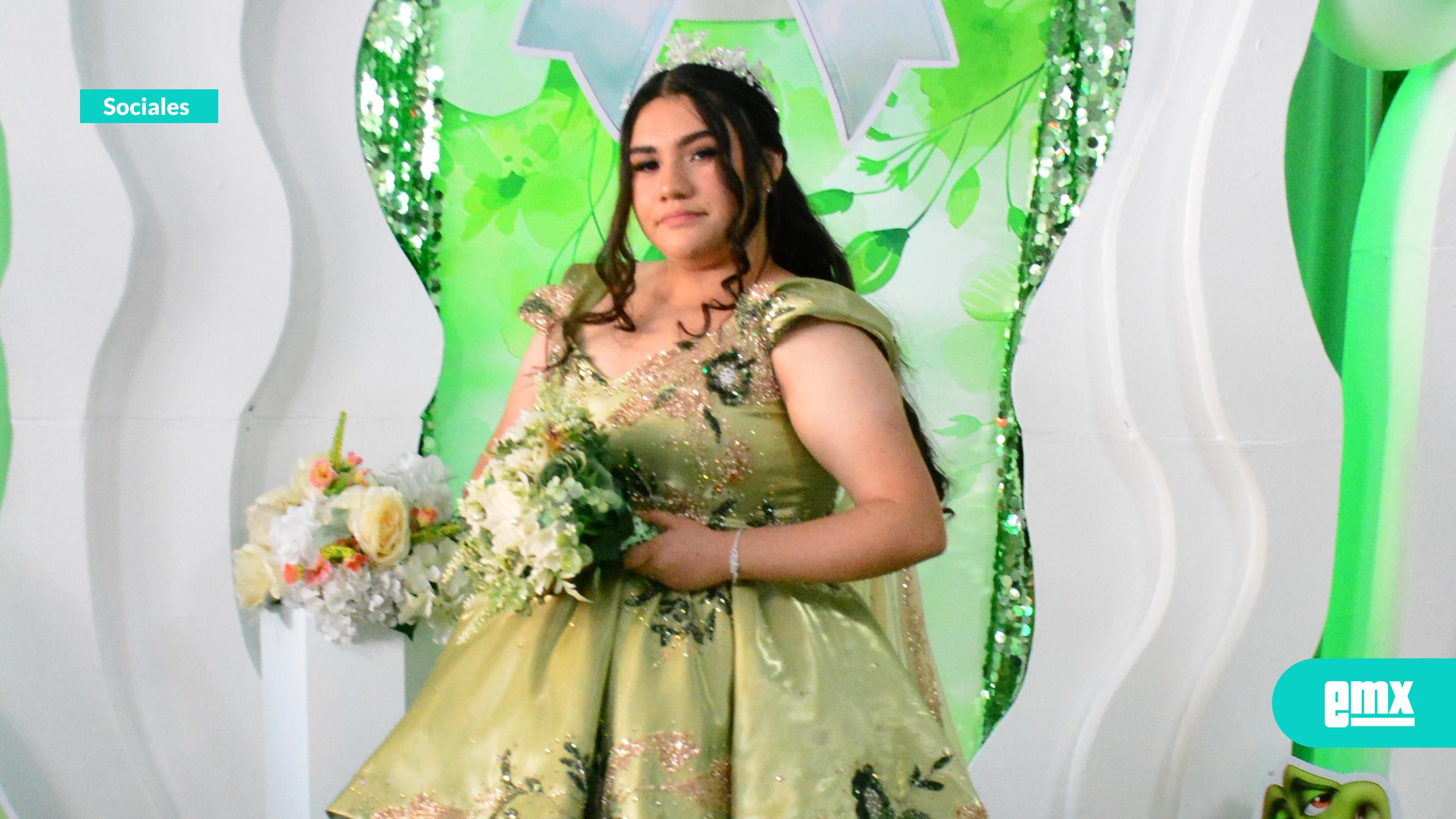EMX-Jimena-celebra-sus-XV-años-en-una-elegante-velada-familiar