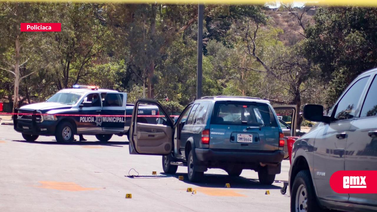 EMX-Asesinan a hombre en estacionamiento de Calimax Olivos en Tecate