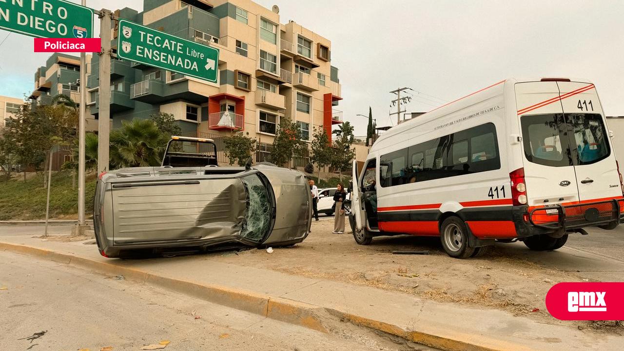 EMX-Se-registra-accidente-entre-unidad-Altisa-y-camioneta-particular-en-la-Vía-Rápida-Alamar