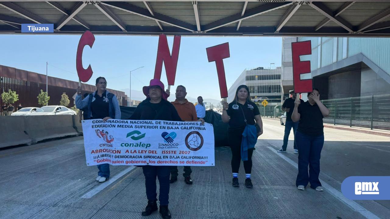 EMX-Maestros-de-la-CNTE-provocan-caos-vial-rumbo-al-aeropuerto-de-Tijuana;-anuncian-nueva-manifestación-en-El-Chaparral