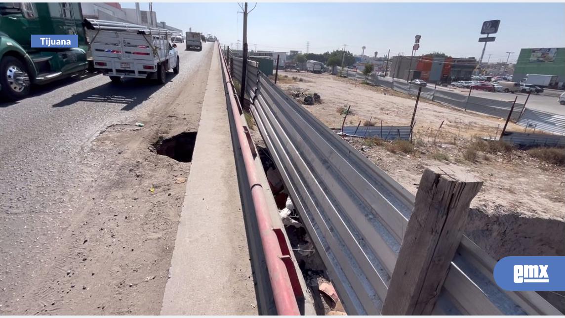 EMX-Reportan-riesgo-latente-por-socavón-en-puente-de-Terrazas-del-Valle