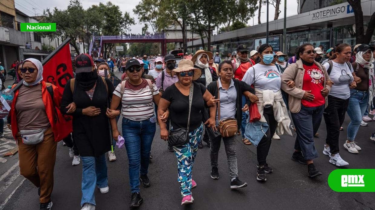 EMX-Miles-de-integrantes-de-la-CNTE-marchan-hacia-el-Estadio-Ciudad-de-México;-policías-les-bloquean-el-paso