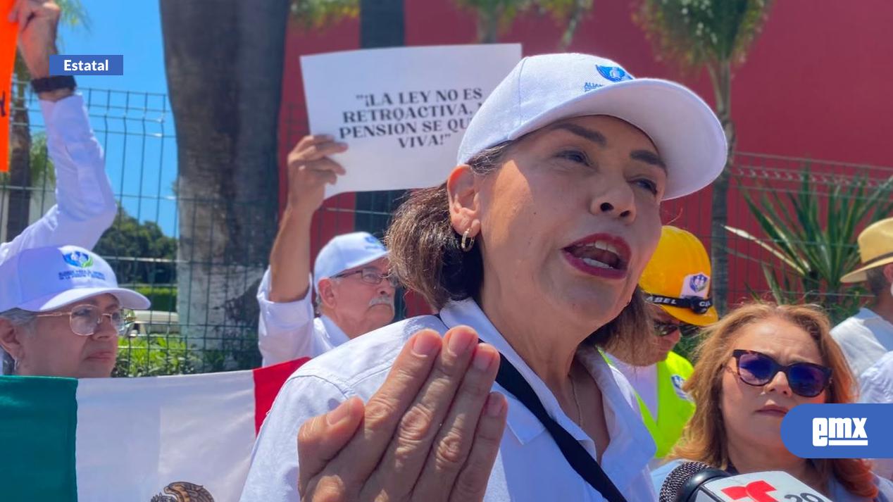 EMX-Jubilados-protestan-frente-al-hotel-de-concentración-de-la-Selección-de-Irán-en-Tijuana