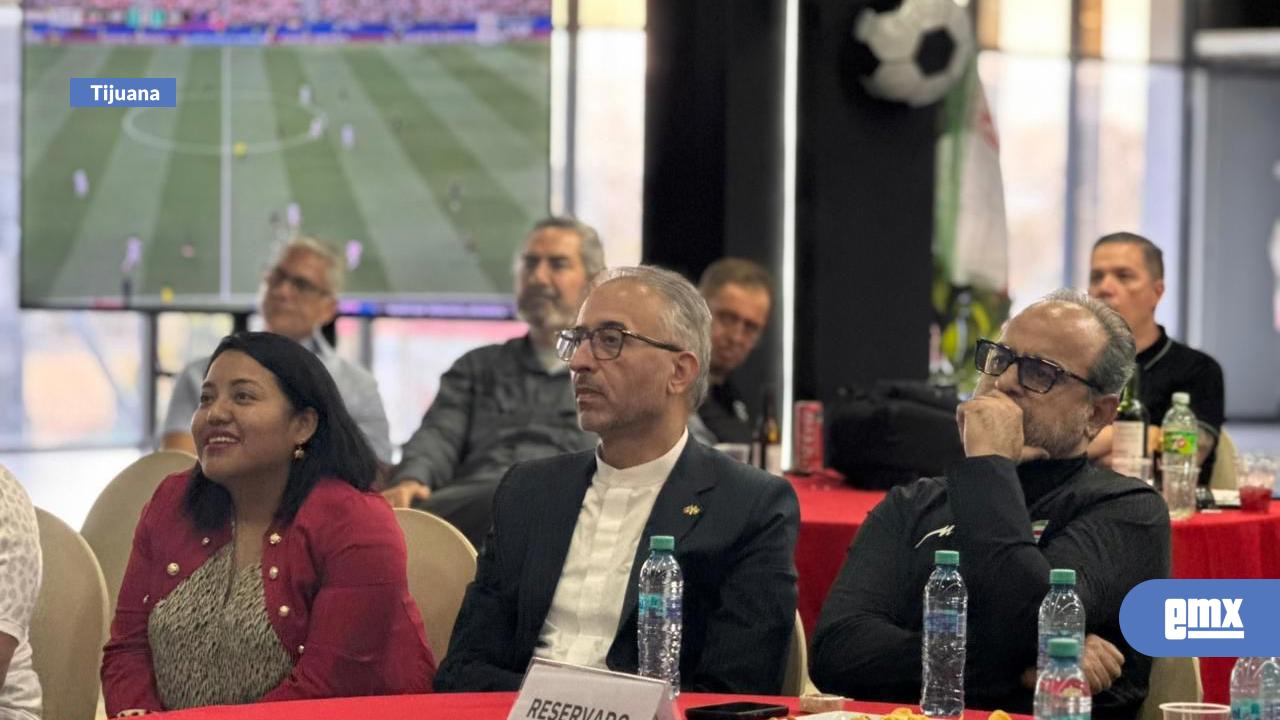EMX-Se-reúnen-para-ver-el-partido-de-Irán-vs-Nueva-Zelanda-en-CANACO