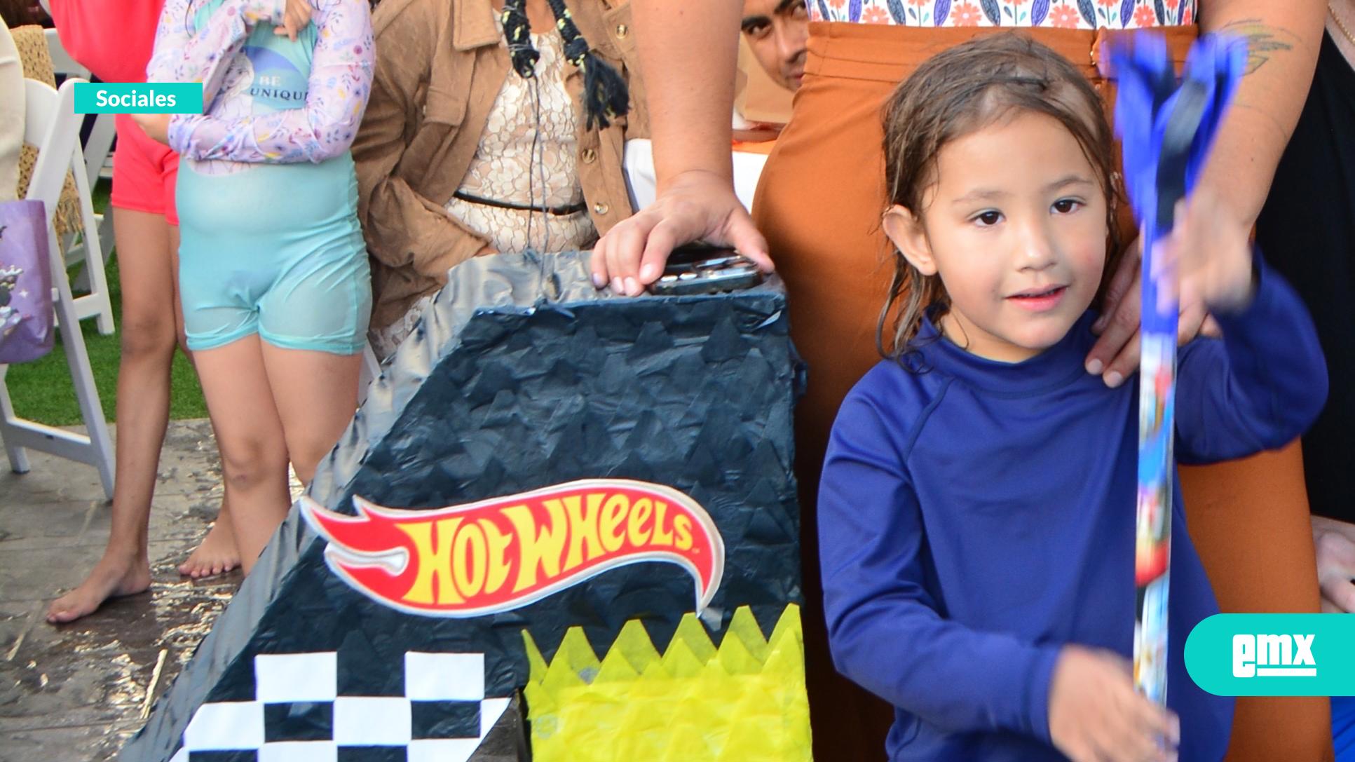 EMX-Festejo-a-toda-velocidad-“Hot-Wheels”-Jacobo-Emmett-Stewart-Espinoza