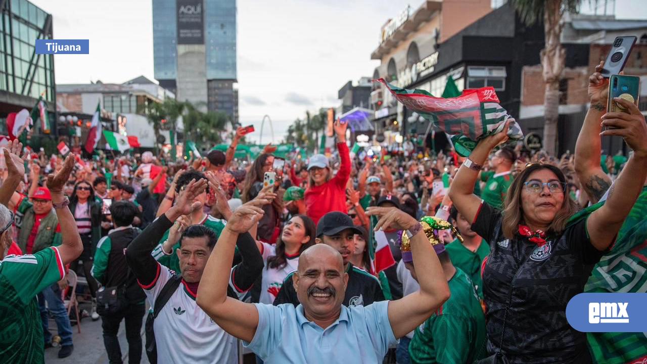 EMX-Aficionados-festejan-en-la-Avenida-Revolución-el-triunfo-de-México-ante-Corea