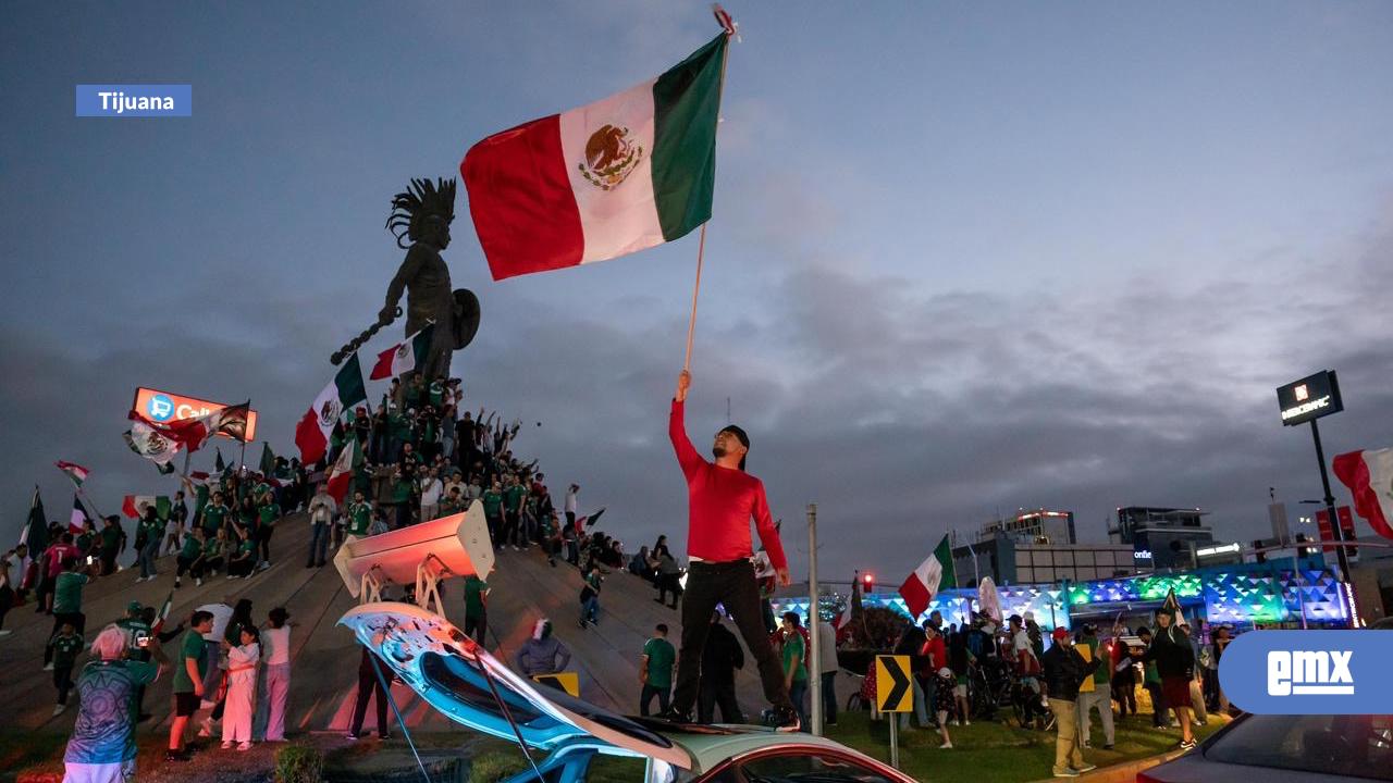 EMX-El-Monumento-Cuauhtémoc-se-llena-de-festejos-tras-triunfo-de-México-ante-Corea-del-Sur