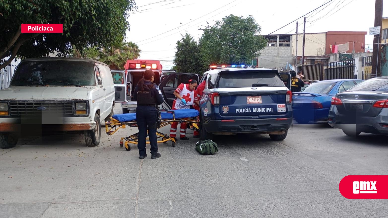 EMX-Nace-bebé-en-patrulla-tras-apoyo-de-policías-a-mujer-en-labor-de-parto-en-Tijuana