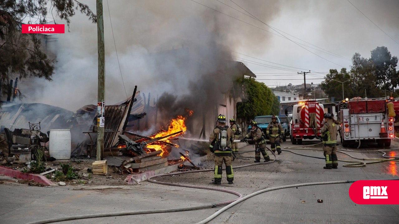 EMX-Incendio-arrasa-vivienda-en-la-colonia-San-Ángel;-no-se-reportan-lesionados