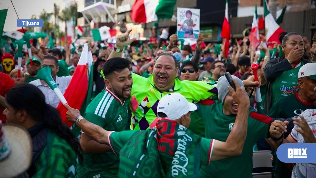 EMX-Tijuana-celebra-el-triunfo-de-México-en-la-Avenida-Revolución;-más-de-8-mil-aficionados-disfrutaron-del-Baja-Fut-Fest