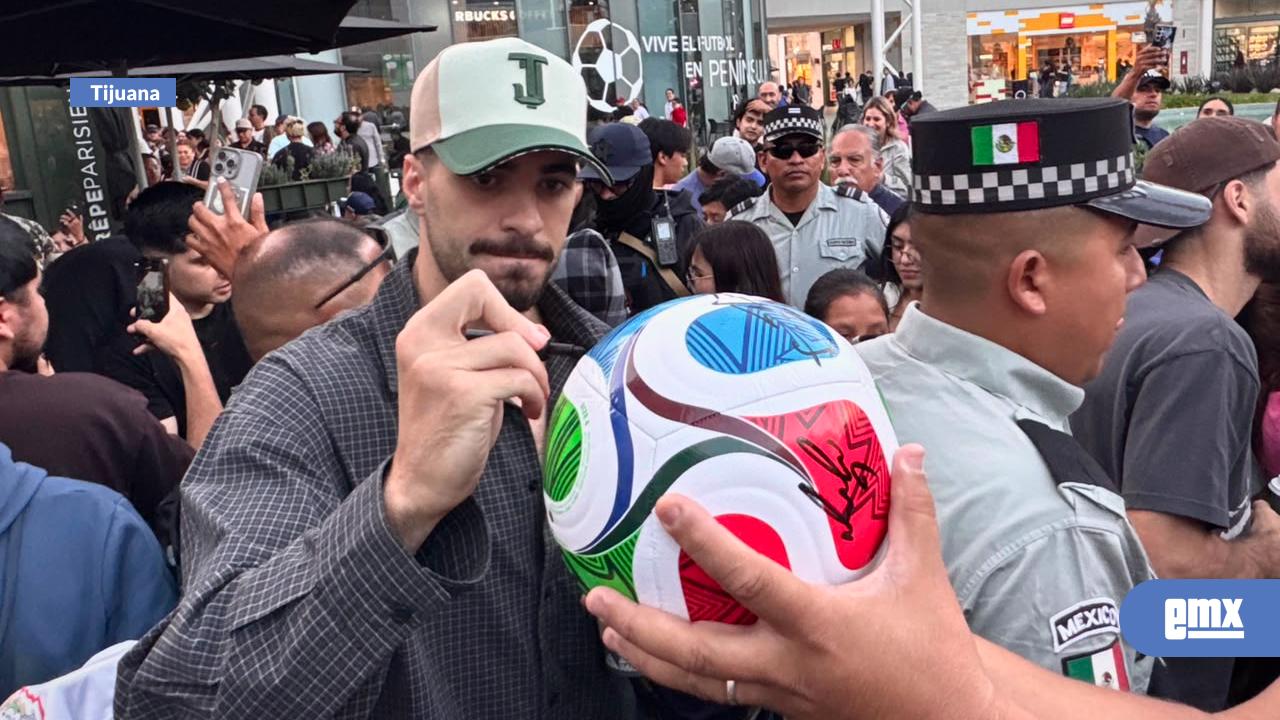 EMX-Selección-de-Irán-convive-con-aficionados-durante-visita-a-Distrito-Península