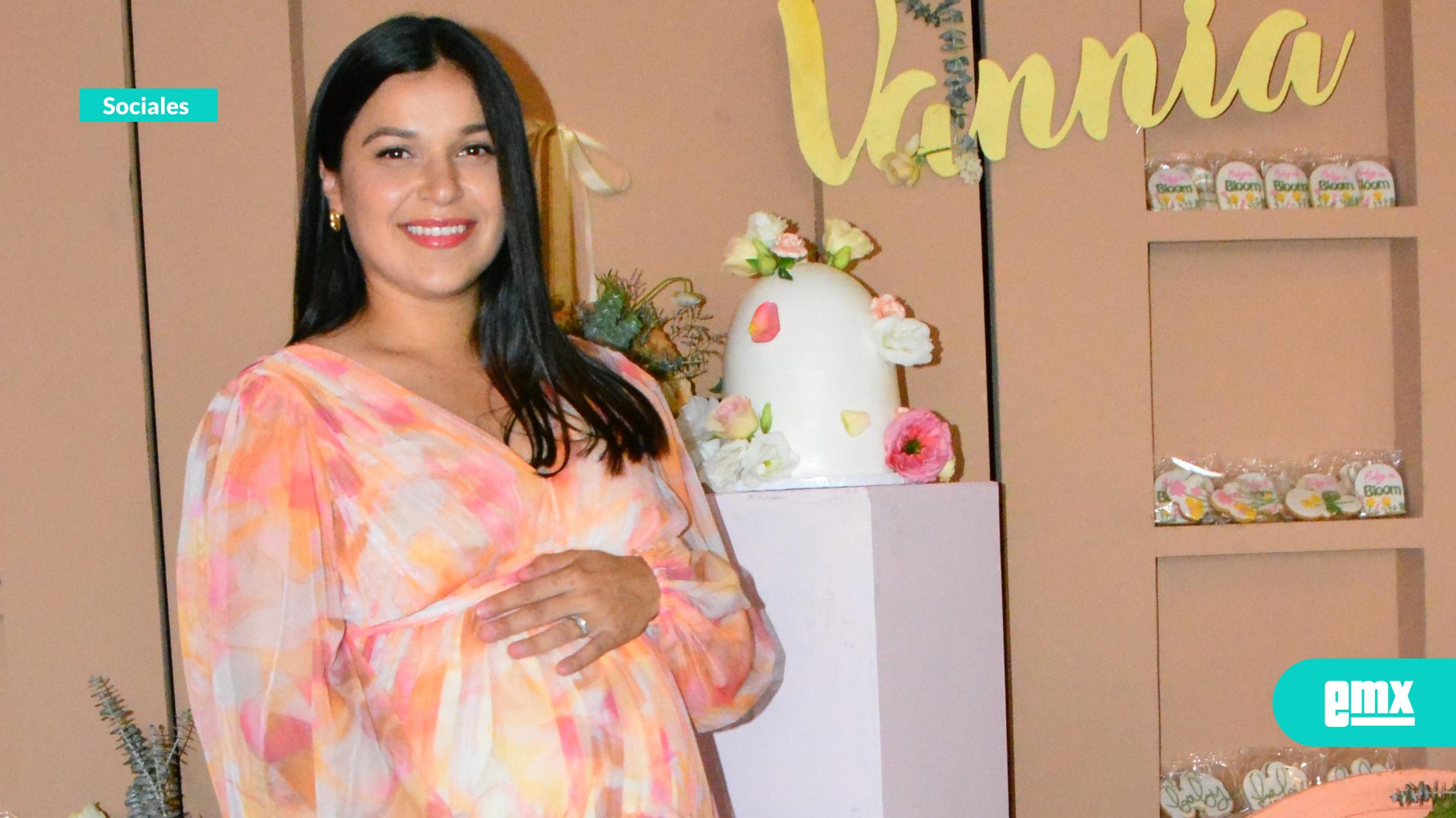 EMX-Espera-con-ilusión-llegada-de-su-hija-Vannia-Hernández-de-Fernández