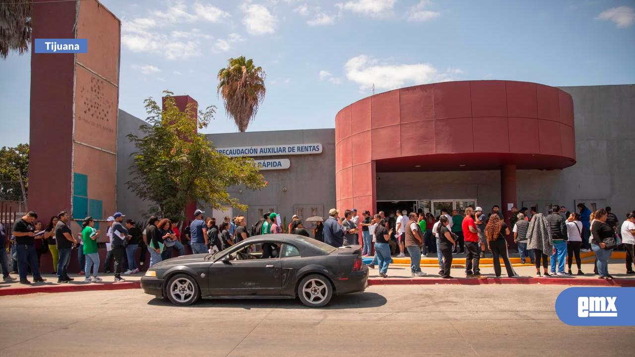EMX-Largas-filas-marcan-el-último-día-para-realizar-trámites-vehiculares-sin-multas-en-Tijuana