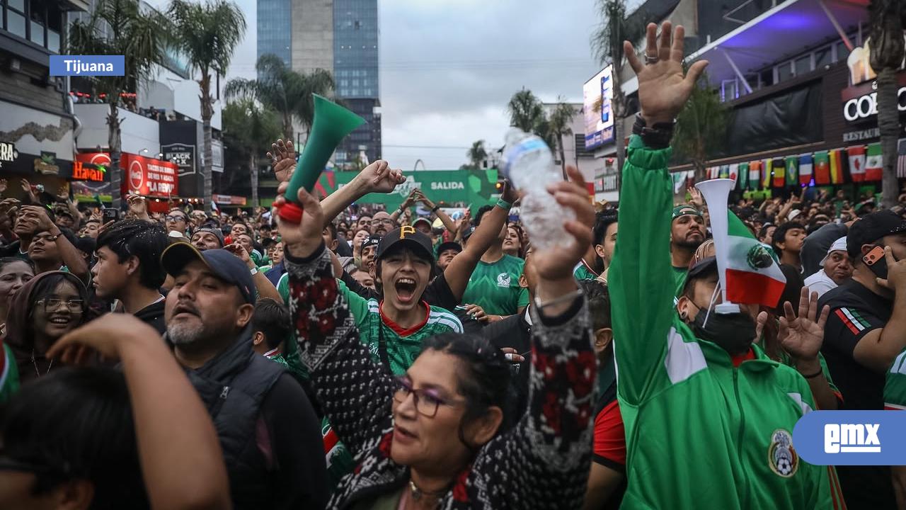 EMX-Tijuana-celebra-el-triunfo-de-México;-miles-de-aficionados-desatan-la-fiesta-en-la-Avenida-Revolución