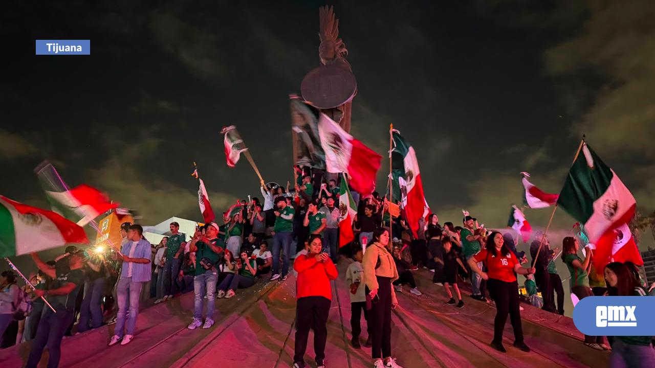 EMX-La-Glorieta-Cuauhtémoc-comienza-a-pintarse-de-verde,-blanco-y-rojo-tras-el-triunfo-de-México