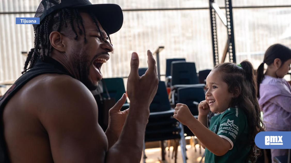 EMX-Fundación Tijuana Sin Hambre lleva espectáculo de Lucha Libre a 200 niños del albergue Embajadores de Jesús