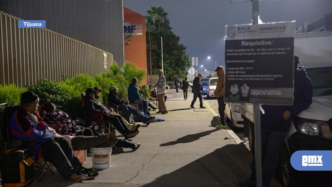 EMX-Adultos-mayores-pasan-la-noche-afuera-de-Bienestar-para-alcanzar-registro-a-apoyos-estatales