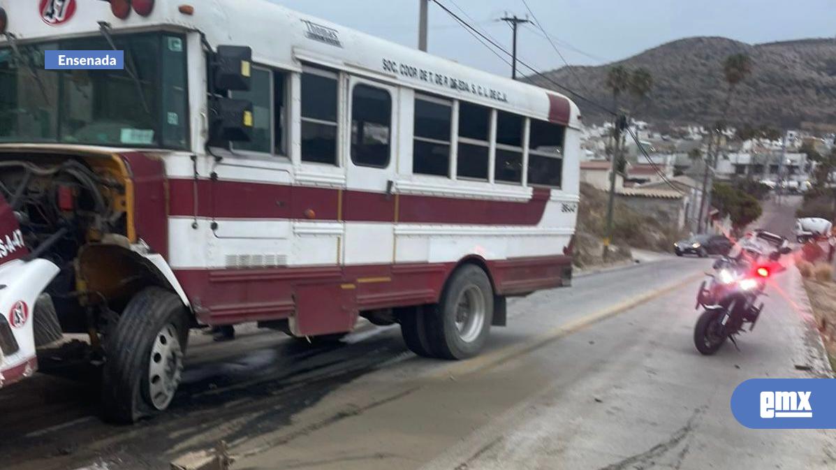 EMX-Varios-lesionados-tras-impacto-de-carro-contra-autobús