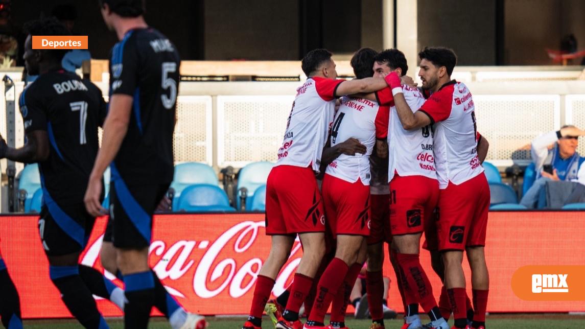 EMX-Muerde-Xoloitzcuintles-a-San-Jose-Earthquakes
