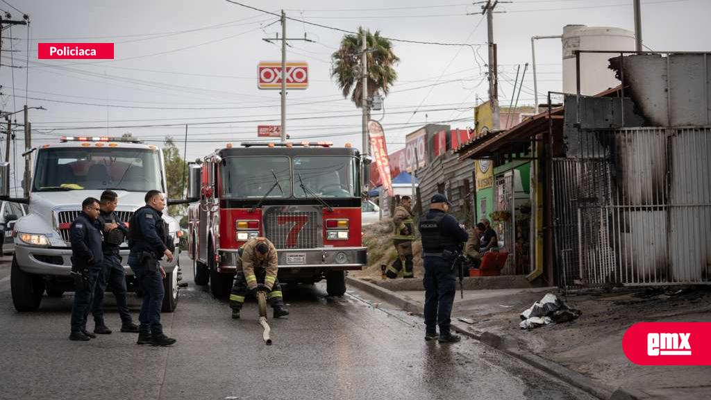 EMX-Incendio-consume-vehículo-en-la-colonia-San-Ángel;-hay-un-detenido