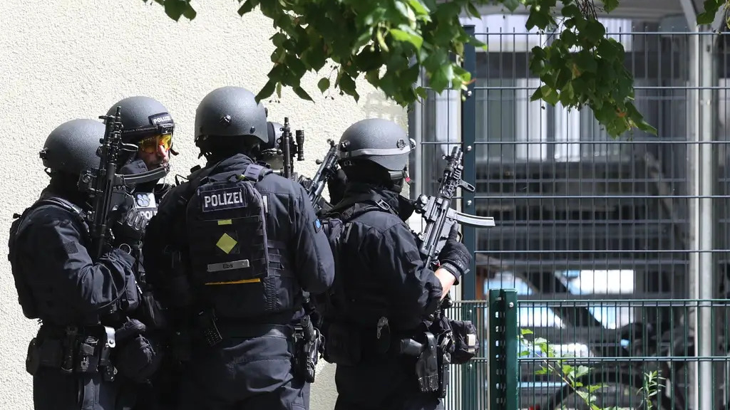 EMX-Incidente-armado-en-secundaria-en-Alemania-deja-dos-niñas-heridas-y-un-joven-detenido