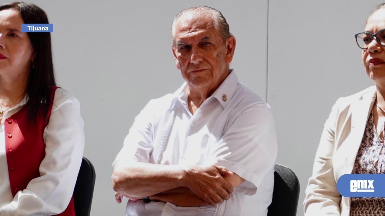 EMX-Reconocen-a-Mario-Ortiz-Villacorta-por-su-labor-en-la-preservación-de-la-historia-de-Tijuana