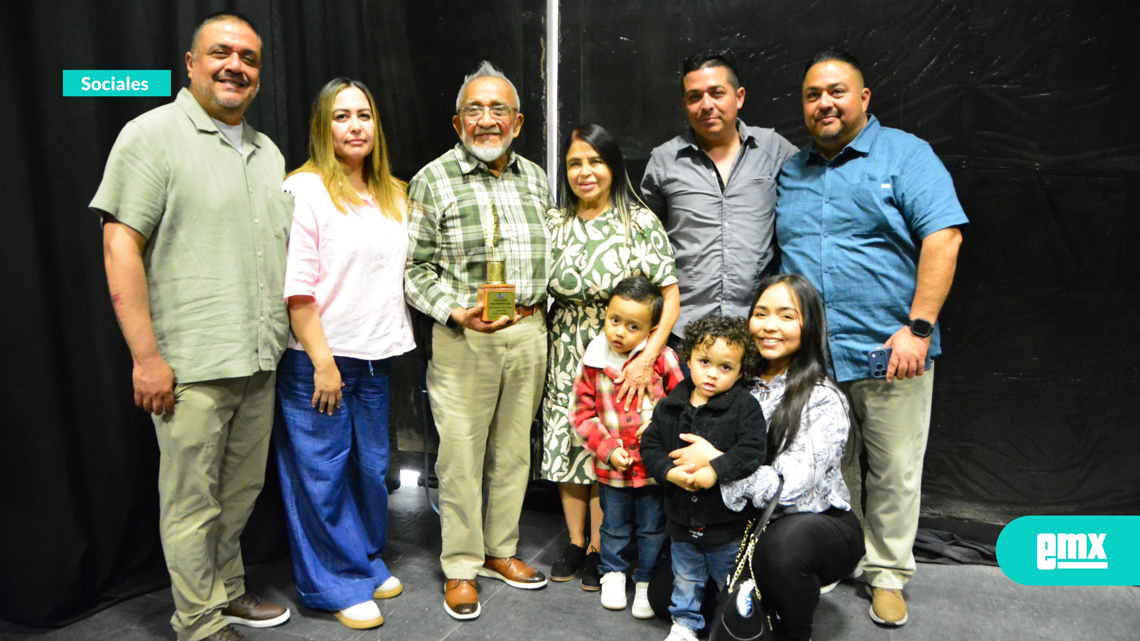 EMX-Recibe-Luis-Fernando-Pereira-Galardón-por-53-años-de-trayectoria