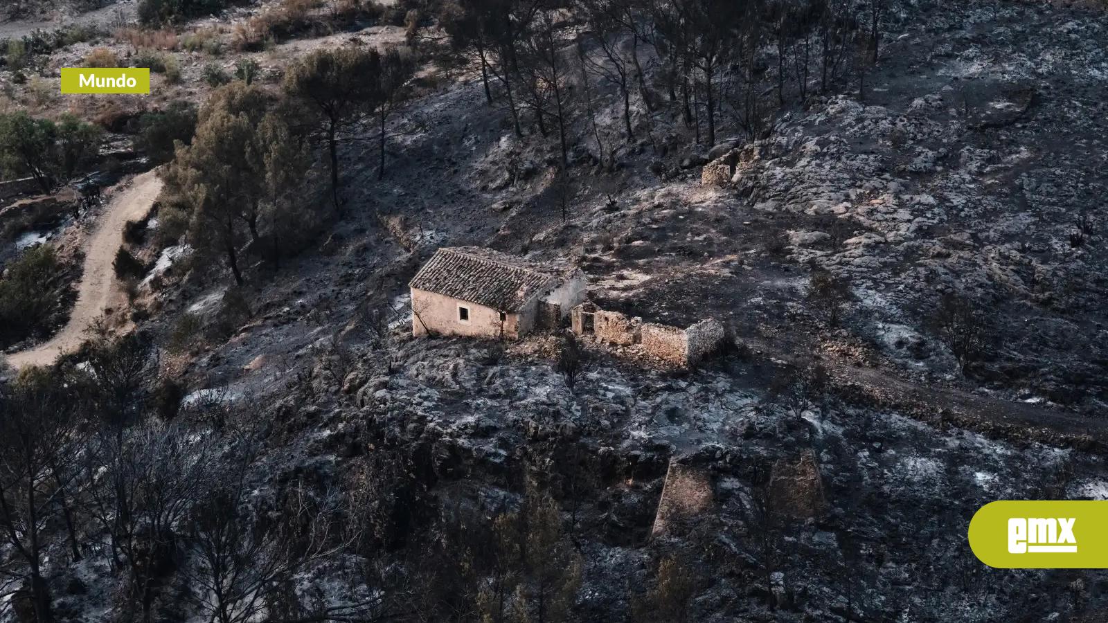 EMX-Bomberos-combaten-incendio-forestal-en-España-que-dejó-al-menos-12-muertos